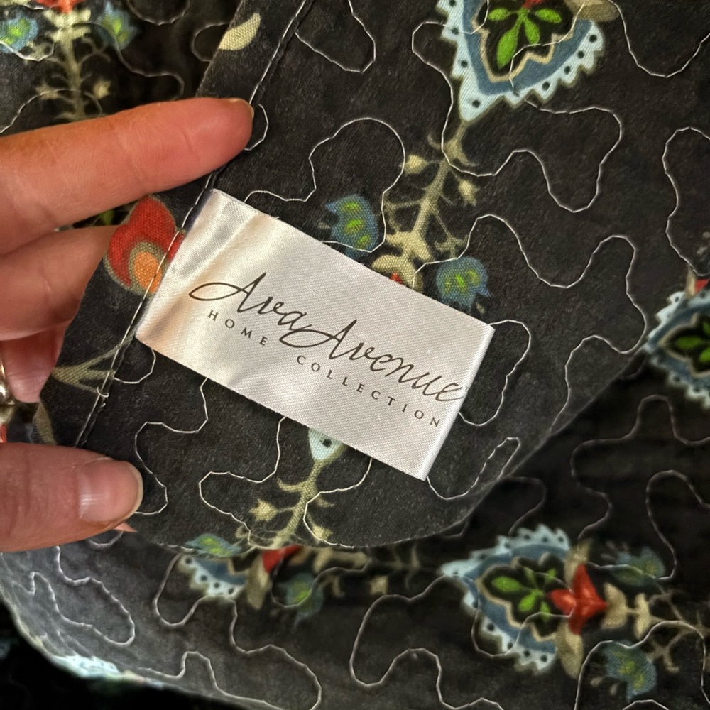 Ava Avenue Quilted Blanket- reversible